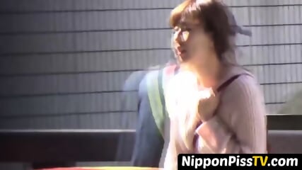 Very Hot Japan Darlings Pee Stealthily Open Spots