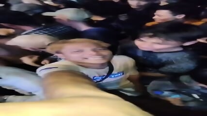 Nonton Konser Telanjang