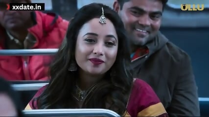 DESI BHABHI KO BUS PELA - Zoya Rathore