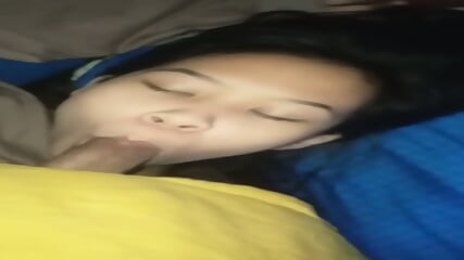 Abg Lagi Tidur Dipaksa Nyepong Sama Abangnya