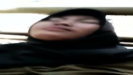 CROT DI DALEM CEWEK NYA NANGIS FULL DI Https://s.id/bocilsempit