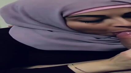 Beautiful Hijabi Desi Girl Blowjob