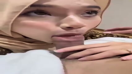 Ukhti Malay Cantik Banget Sepong Kontol Pacarnya