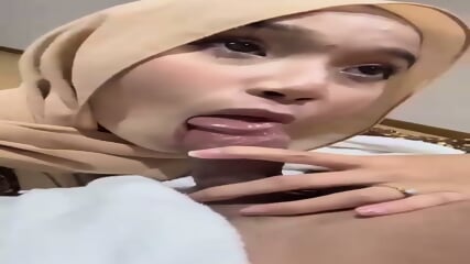 Ukhti Malay Cantik Banget Sepong Kontol Pacarnya