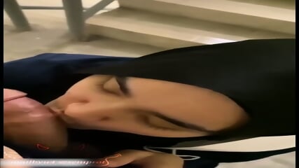 Hijab Malay Sepong Kontol Guru Ditangga Sekolah - Cint Pasutrinesia
