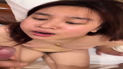 Adik Cantik Sepong Kontol Kakak Dihotel