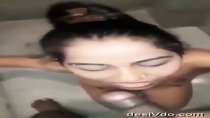 GIRL TAKING PISS ON BODY AND BLOWJOB IN SHOWER