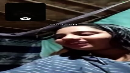 Chubby Bengali Village Bhabhi Showing Fingering On VC